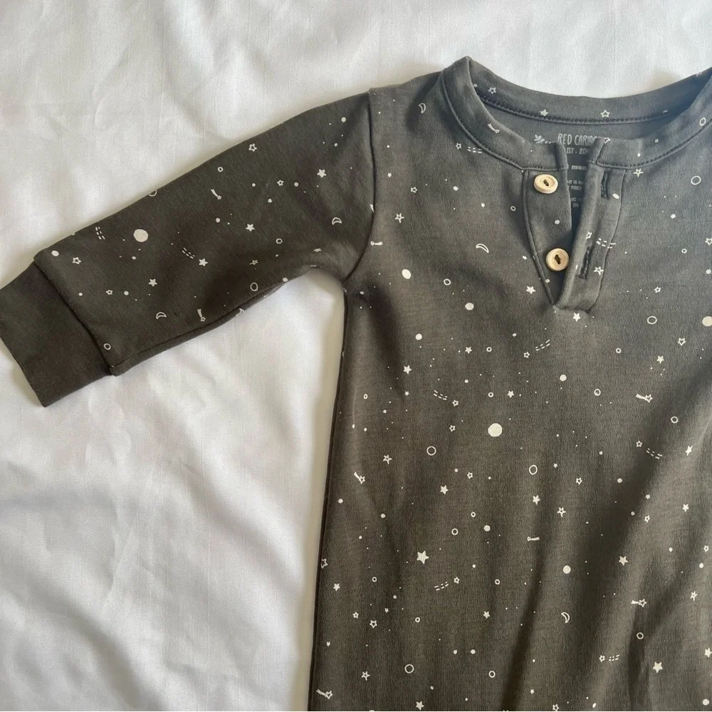 Red Caribou Close to the Stars Button Jumpsuit in Grey Size 0-3 Months